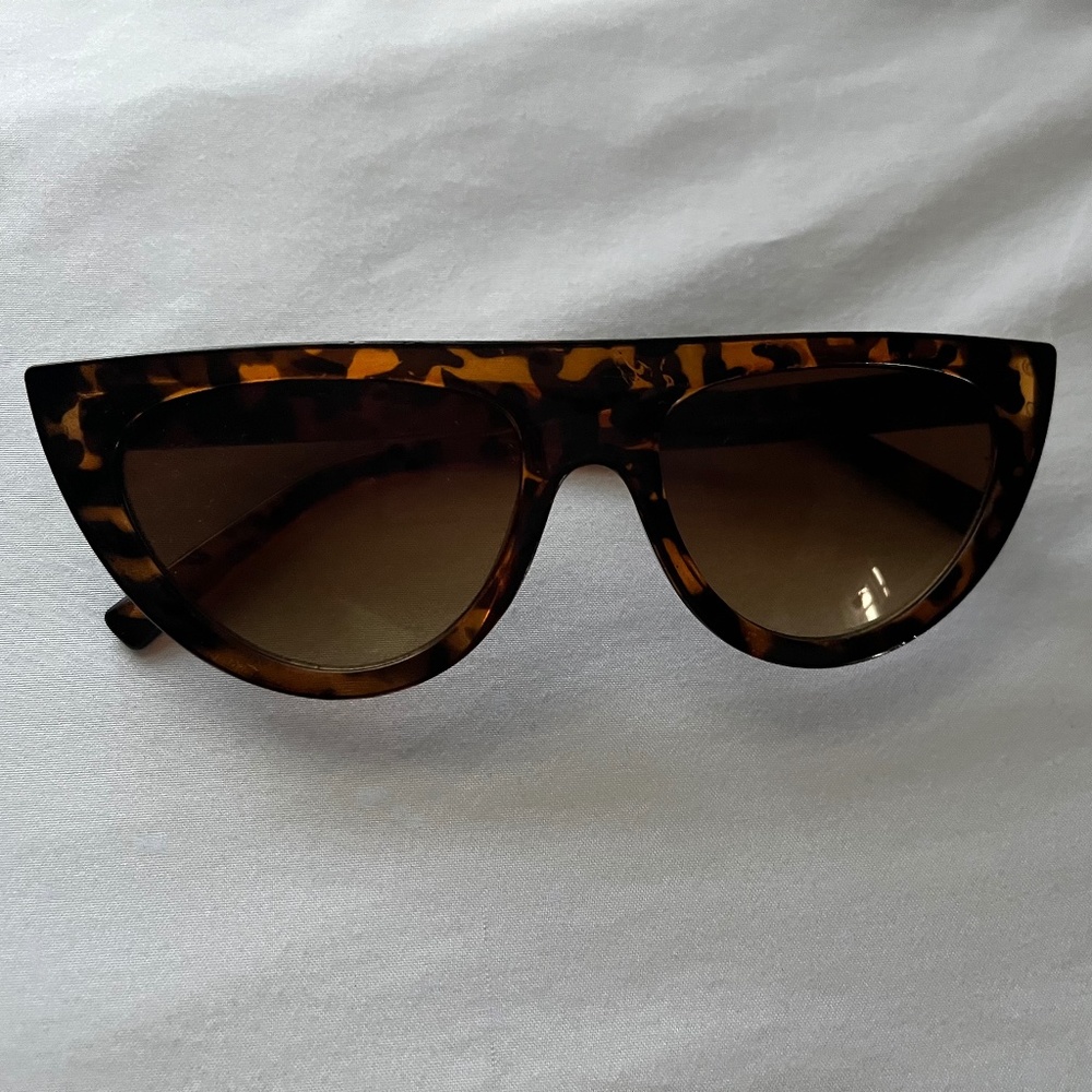Retro/90's Style Pointy Cat Eye Sunglasses